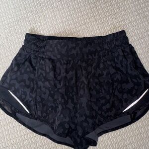 Women's Black Patterned Shorts lululemon size 4 2.5 inch